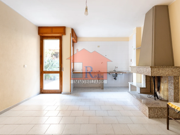 Trivano semi indipendente con cortile