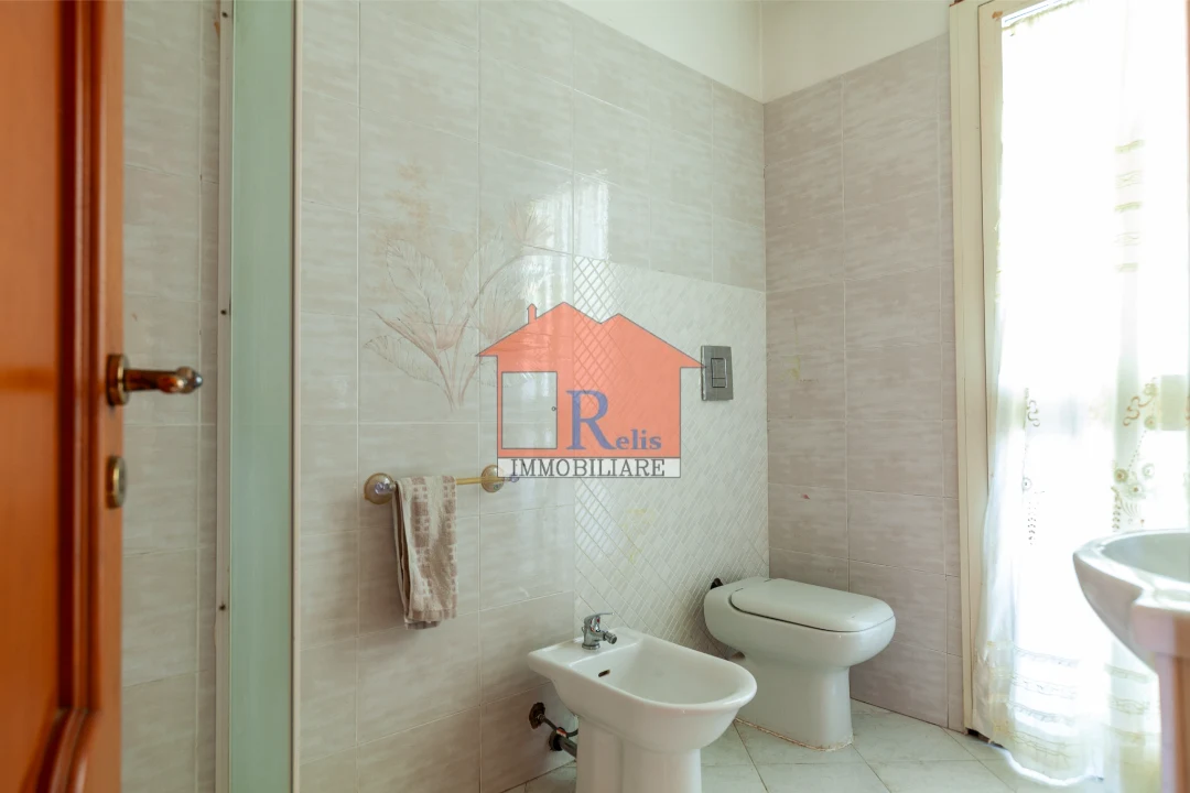 Relis Immobiliare – Casa indipendente bilivelli in vendita – 12 – Bagno con doccia – Via Farina – Quartu Sant’Elena Casa indipendente bilivelli