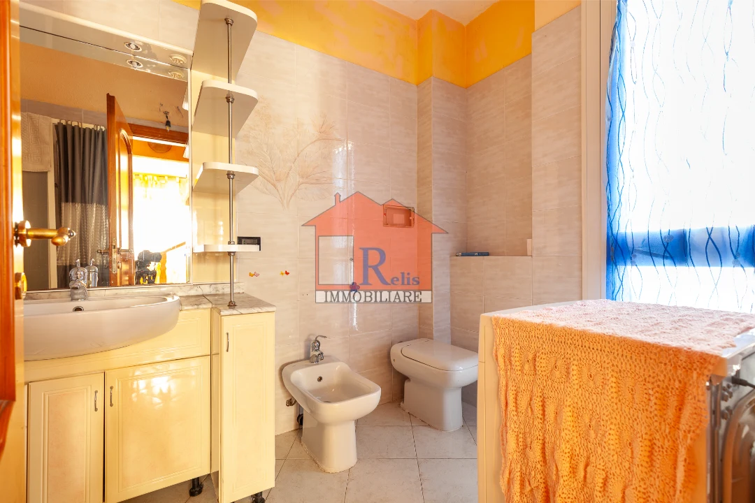 Relis Immobiliare – Casa indipendente bilivelli in vendita – 13 – Bagno con lavatrice – Via Farina – Quartu Sant’Elena Casa indipendente bilivelli