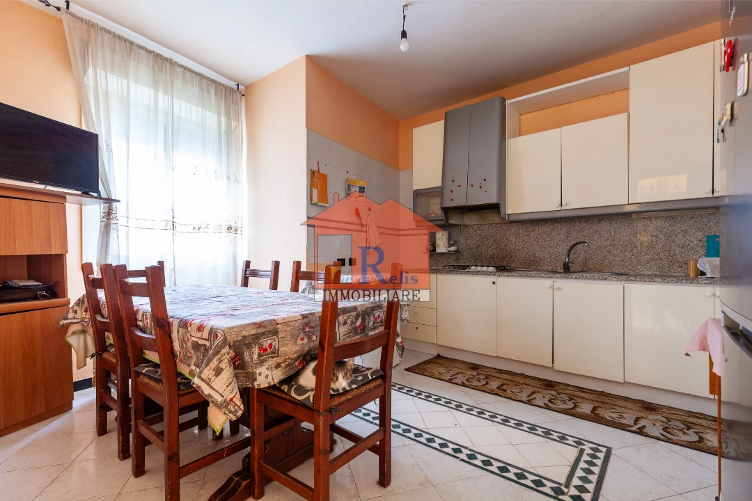 Relis Immobiliare – Casa indipendente bilivelli in vendita – 3 – Sala da pranzo con cucina – Via Farina – Quartu Sant’Elena Casa indipendente bilivelli