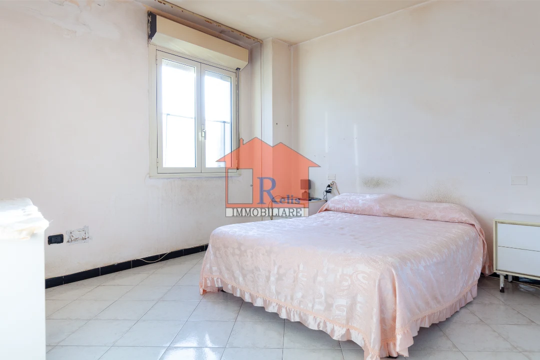 Relis Immobiliare – Casa indipendente bilivelli in vendita – 9 – Camera matrimoniale – Via Farina – Quartu Sant’Elena Casa indipendente bilivelli