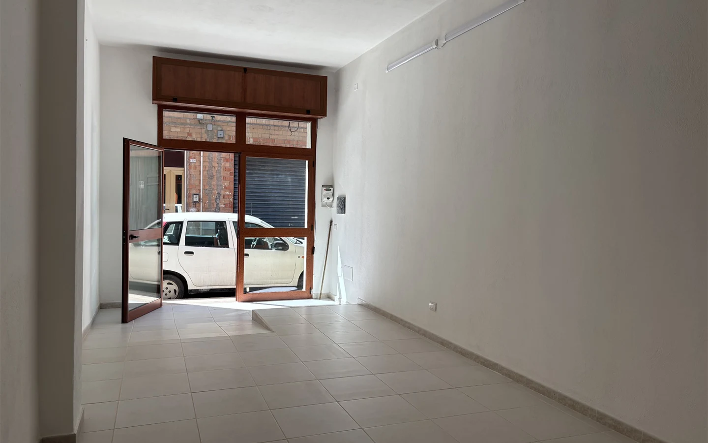 Relis Immobiliare – Locale commerciale – Ampio ingresso – Quartu Sant’Elena – Via Perra Locale commerciale
