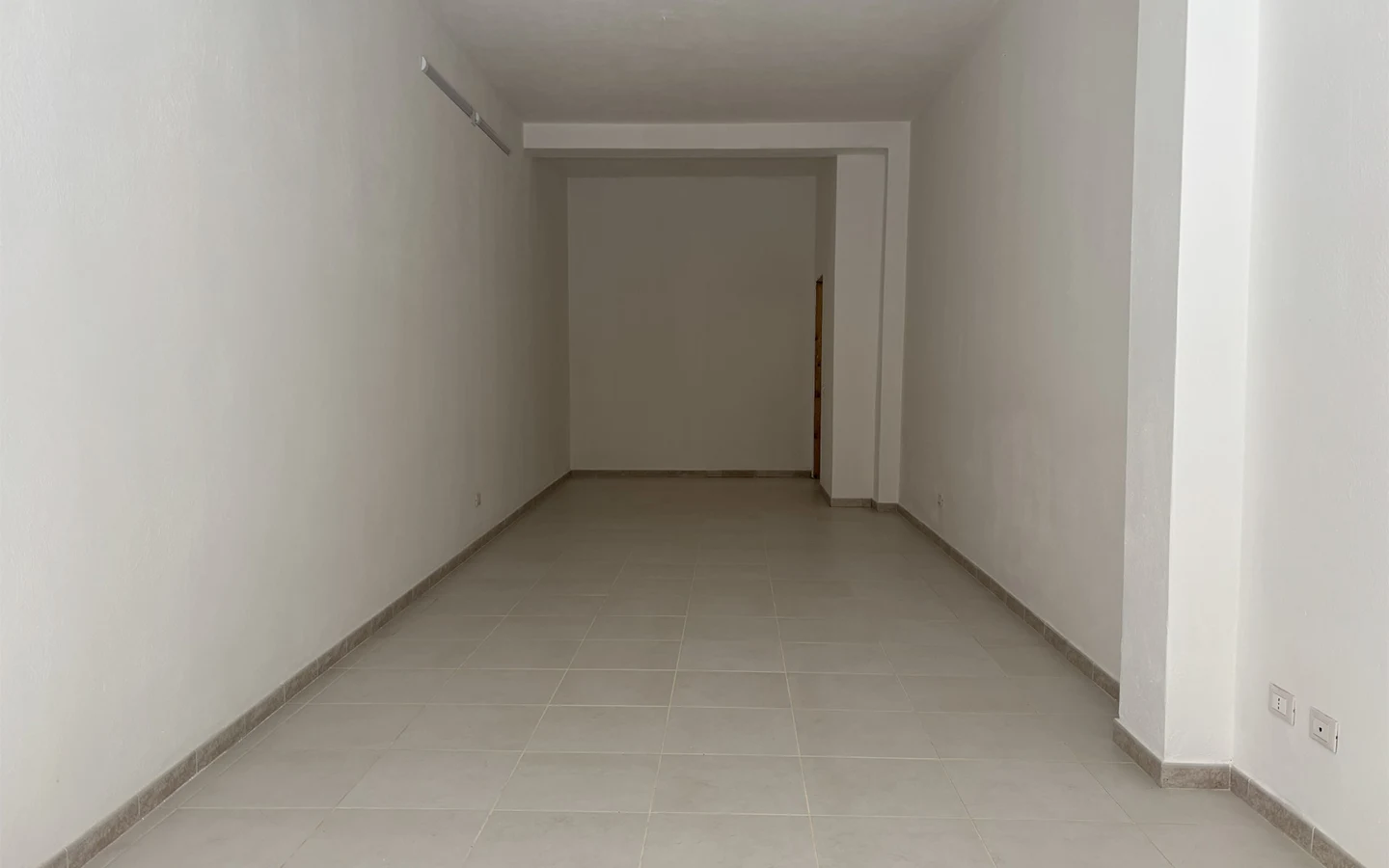 Relis Immobiliare – Locale commerciale – Ampio locale – Quartu Sant’Elena – Via Perra Locale commerciale