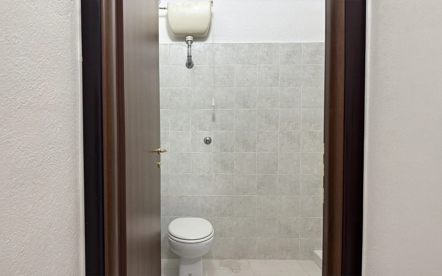 Relis Immobiliare – Locale commerciale – Bagno – Quartu Sant’Elena – Via Perra Locale commerciale