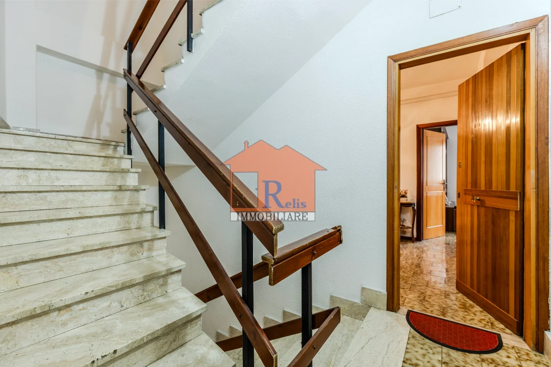 Relis Immobiliare – Luminoso quadrivano con posto auto – 0 – Vista ingresso – Quartu Sant’Elena – Via Rossini Luminoso quadrivano con posto auto