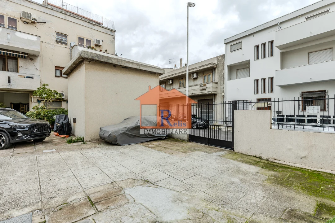 Relis Immobiliare – Luminoso quadrivano con posto auto – 25 – Parcheggio interno – Quartu Sant’Elena – Via Rossini Luminoso quadrivano con posto auto