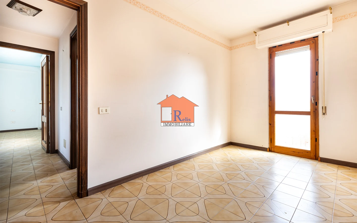 Relis Immobiliare – Quadrivano con cantina e posto auto – Ampia camera singola 2 – Via Bach – Quartu Sant’Elena Quadrivano con cantina e posto auto