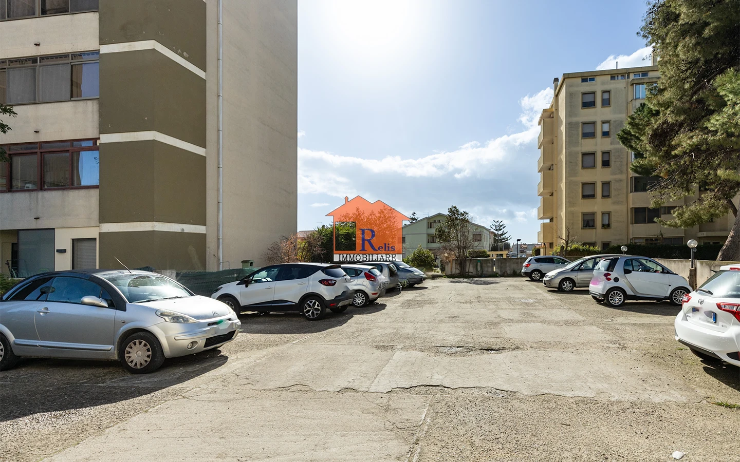 Relis Immobiliare – Quadrivano con cantina e posto auto – Ampio parcheggio condominiale – Via Bach – Quartu Sant’Elena Quadrivano con cantina e posto auto