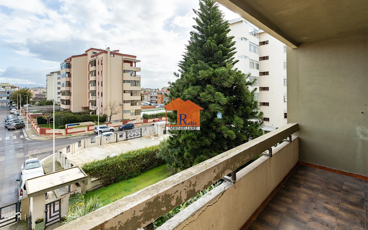 Relis Immobiliare – Quadrivano con cantina e posto auto – Balcone con vista – Via Bach – Quartu Sant’Elena Quadrivano con cantina e posto auto