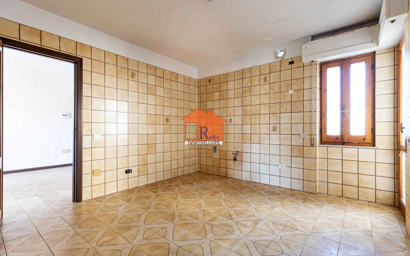 Relis Immobiliare – Quadrivano con cantina e posto auto – Cucina abitabile – Via Bach – Quartu Sant’Elena Quadrivano con cantina e posto auto