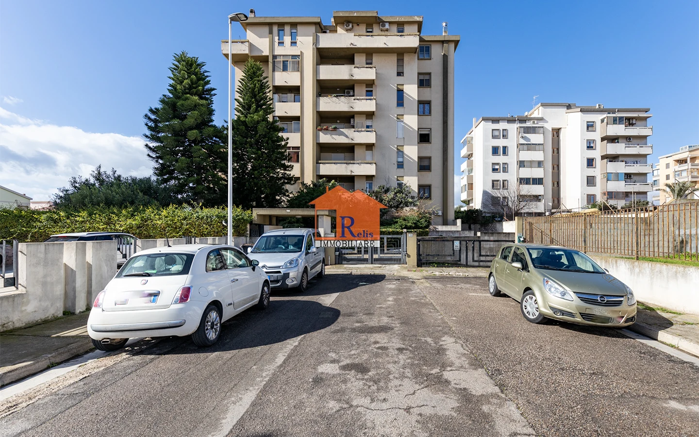 Relis Immobiliare – Quadrivano con cantina e posto auto – Vista immobile da esterno – Via Bach – Quartu Sant’Elena Quadrivano con cantina e posto auto