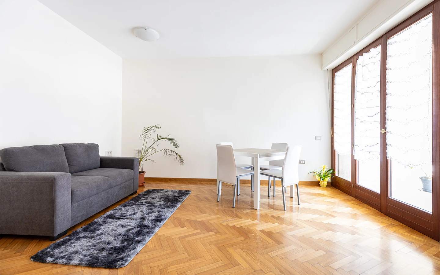 Relis Immobiliare – Agenzia Immobiliare a Quartu Sant’Elena – Affitto Breve Estivo – Appartamento Corner House a Cagliari – Living Appartamento Corner House