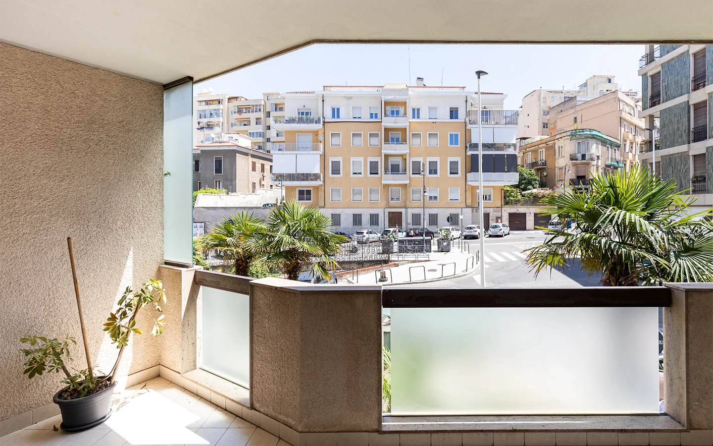 Relis Immobiliare – Agenzia Immobiliare a Quartu Sant’Elena – Affitto Breve Estivo – Appartamento Corner House a Cagliari – Veranda Appartamento Corner House