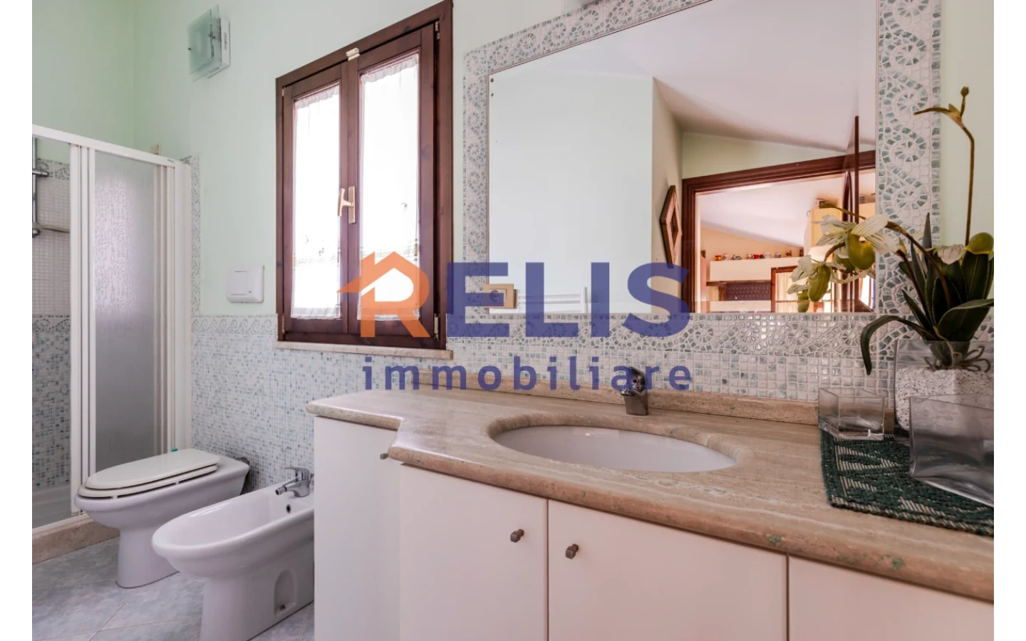Relis Immobiliare – Agenzia Immobiliare a Quartu Sant’Elena – Villa in vendita a Margine Rosso – Via Valenzia – Bagno con doccia primo piano Villetta Bifamiliare con tripla esposizione a Margine Rosso