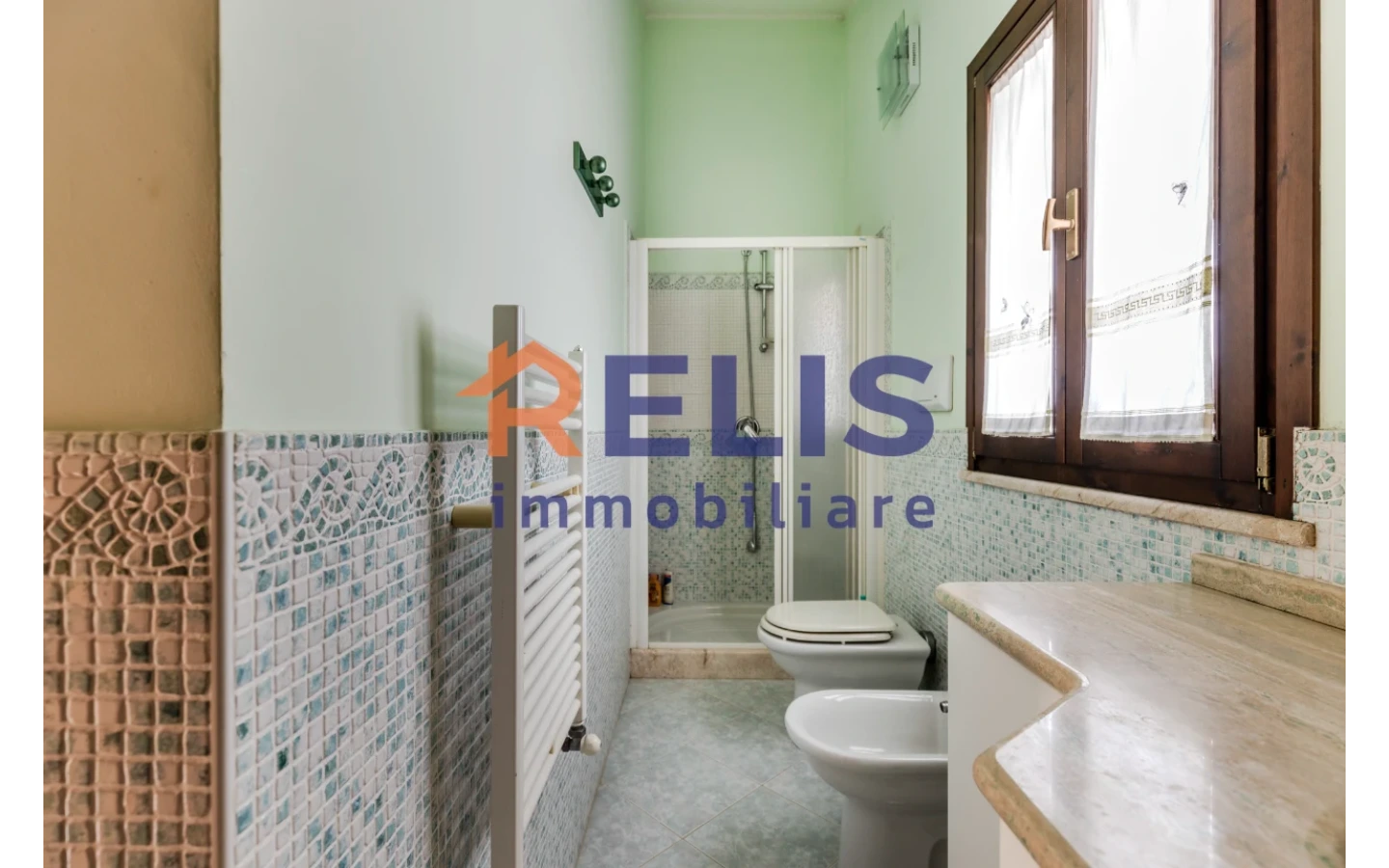 Relis Immobiliare – Agenzia Immobiliare a Quartu Sant’Elena – Villa in vendita a Margine Rosso – Via Valenzia – Bagno primo piano Villetta Bifamiliare con tripla esposizione a Margine Rosso