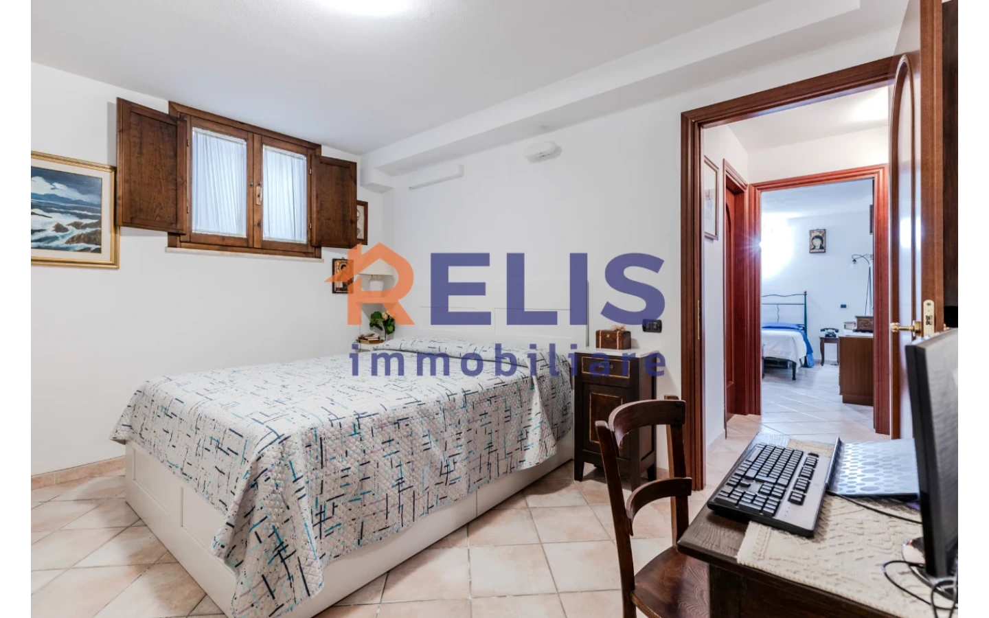 Relis Immobiliare – Agenzia Immobiliare a Quartu Sant’Elena – Villa in vendita a Margine Rosso – Via Valenzia – Camera doppia Villetta Bifamiliare con tripla esposizione a Margine Rosso