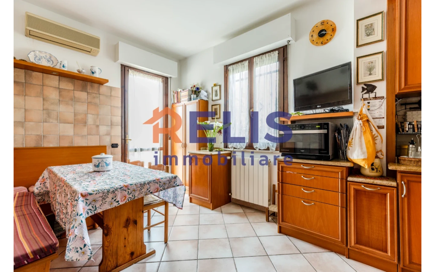 Relis Immobiliare – Agenzia Immobiliare a Quartu Sant’Elena – Villa in vendita a Margine Rosso – Via Valenzia – Cucina abitabile separata Villetta Bifamiliare con tripla esposizione a Margine Rosso