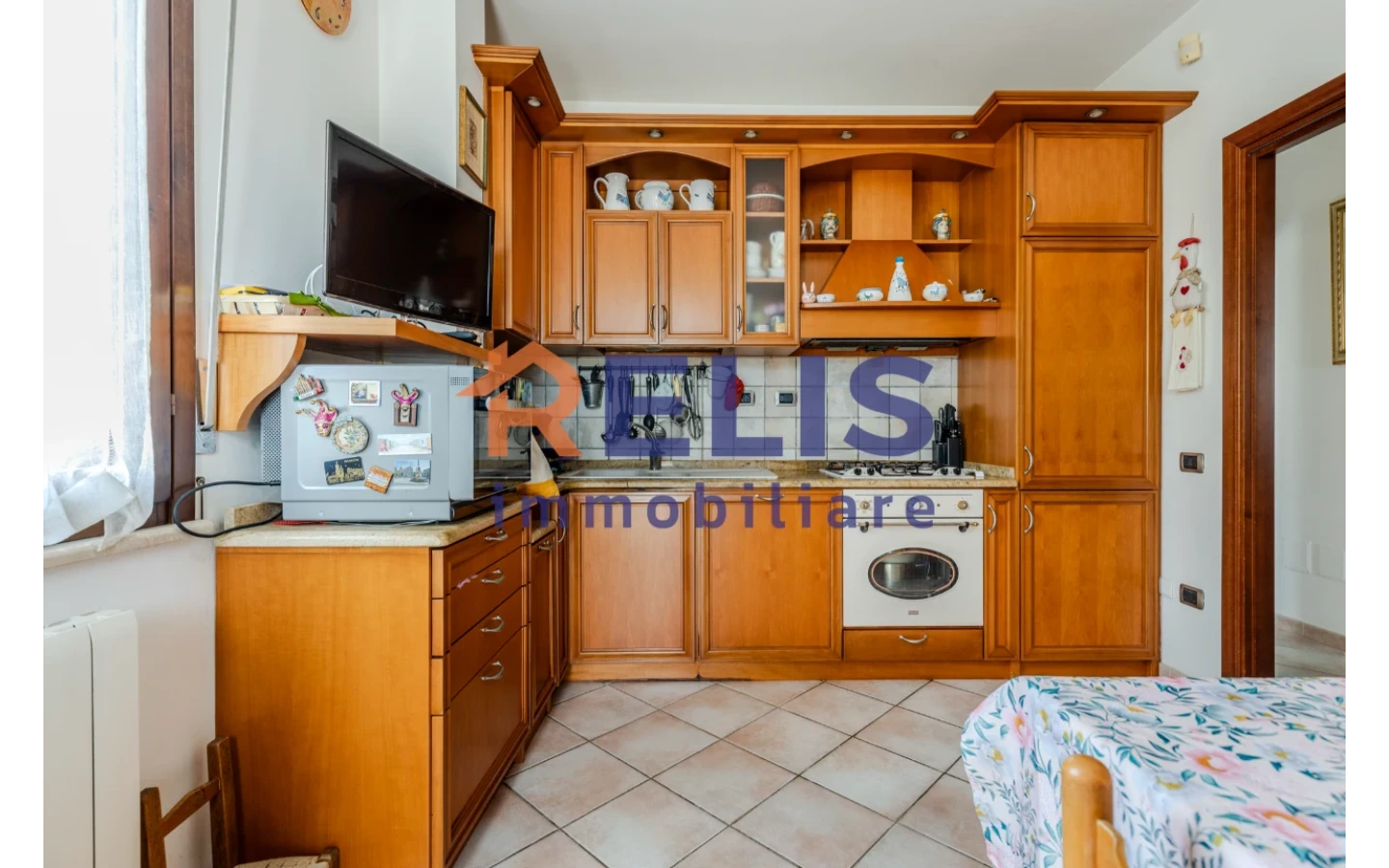 Relis Immobiliare – Agenzia Immobiliare a Quartu Sant’Elena – Villa in vendita a Margine Rosso – Via Valenzia – Cucina su misura Villetta Bifamiliare con tripla esposizione a Margine Rosso