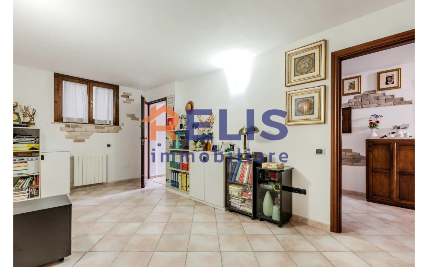 Relis Immobiliare – Agenzia Immobiliare a Quartu Sant’Elena – Villa in vendita a Margine Rosso – Via Valenzia – Ingresso seminterrato Villetta Bifamiliare con tripla esposizione a Margine Rosso