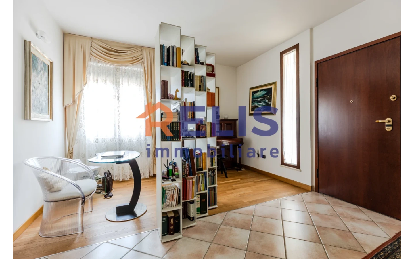Relis Immobiliare – Agenzia Immobiliare a Quartu Sant’Elena – Villa in vendita a Margine Rosso – Via Valenzia – Ingresso Villetta Bifamiliare con tripla esposizione a Margine Rosso