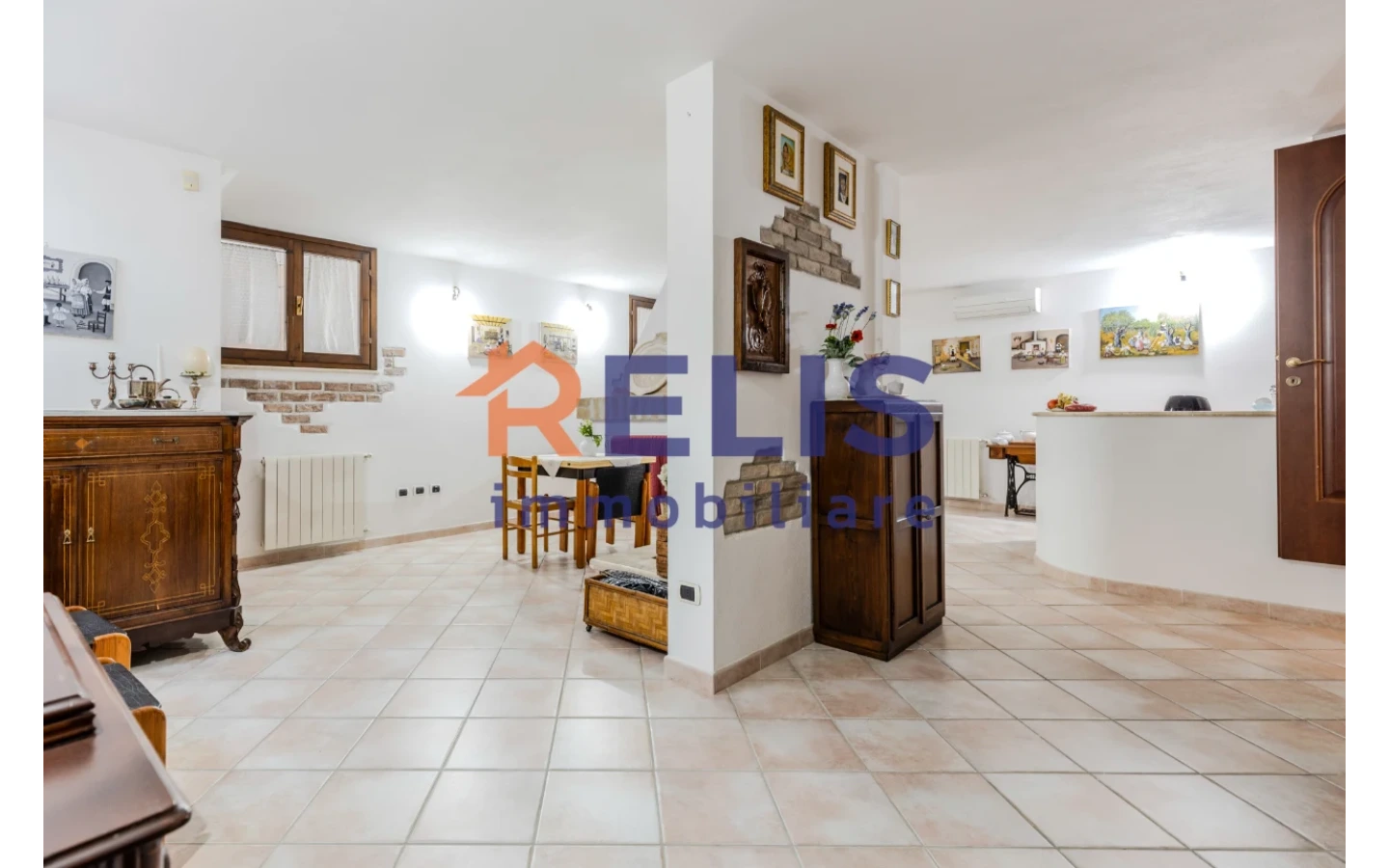 Relis Immobiliare – Agenzia Immobiliare a Quartu Sant’Elena – Villa in vendita a Margine Rosso – Via Valenzia – Open space Villetta Bifamiliare con tripla esposizione a Margine Rosso