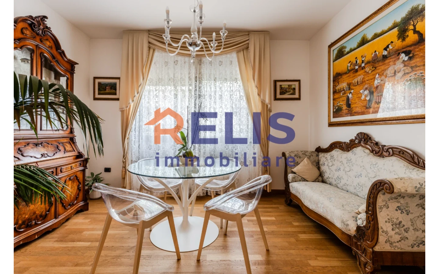 Relis Immobiliare – Agenzia Immobiliare a Quartu Sant’Elena – Villa in vendita a Margine Rosso – Via Valenzia – Sala da pranzo Villetta Bifamiliare con tripla esposizione a Margine Rosso