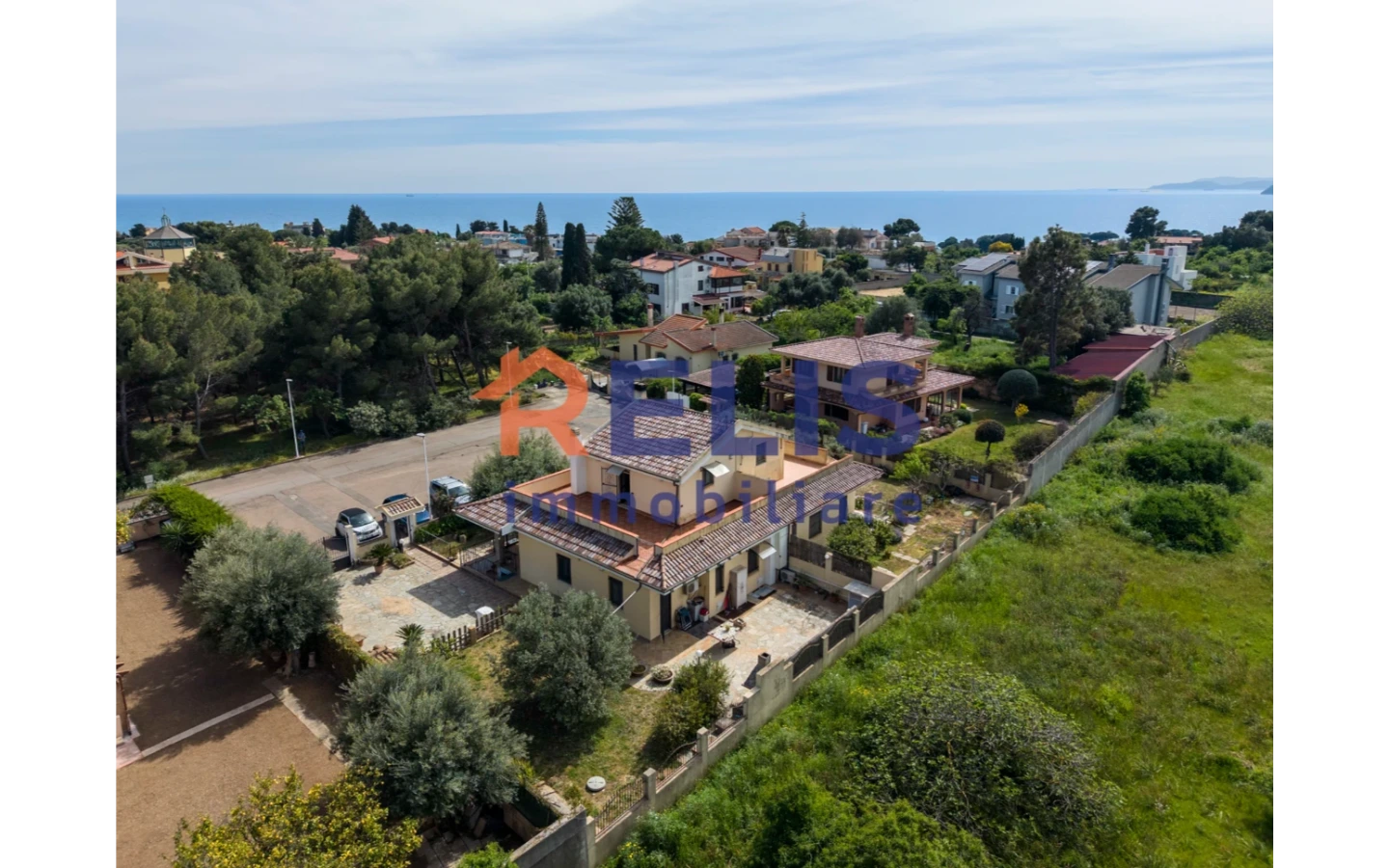 Relis Immobiliare – Agenzia Immobiliare a Quartu Sant’Elena – Villa in vendita a Margine Rosso – Via Valenzia – Vista angolare dall’alto Villetta Bifamiliare con tripla esposizione a Margine Rosso