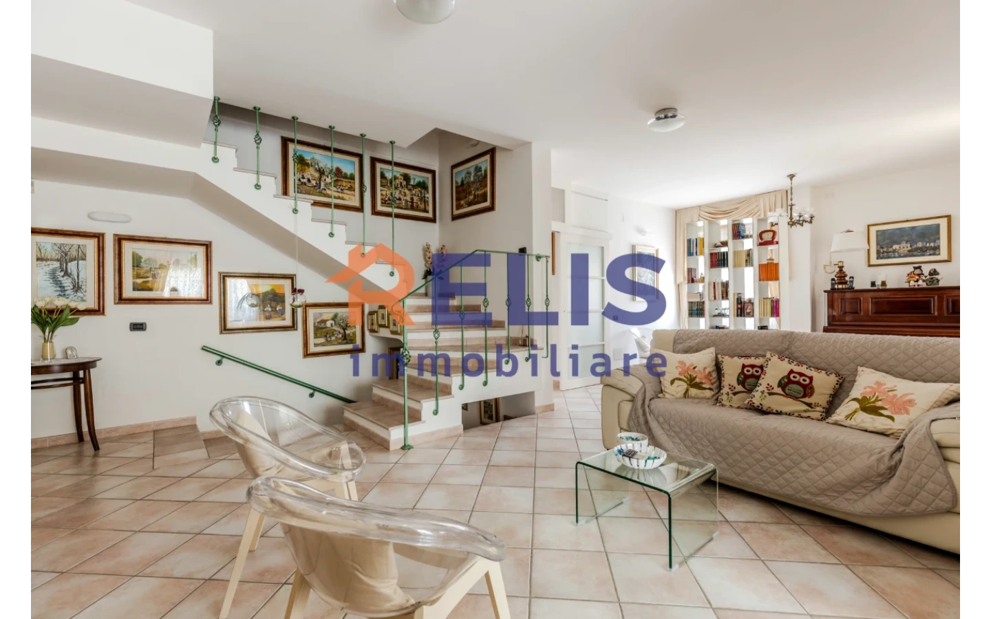 Relis Immobiliare – Agenzia Immobiliare a Quartu Sant’Elena – Villa in vendita a Margine Rosso – Via Valenzia – Zona Living Villetta Bifamiliare con tripla esposizione a Margine Rosso